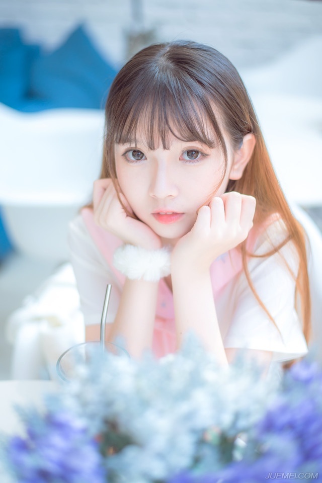 “回将军，看架势，人数不过三千，但却训练有素，十分厉害。”被放回来的斥候连忙躬身道。